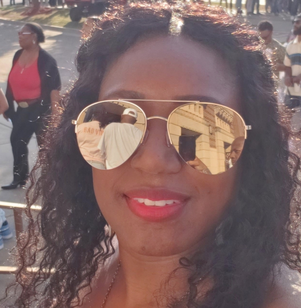 Meet your Posher, Toniya